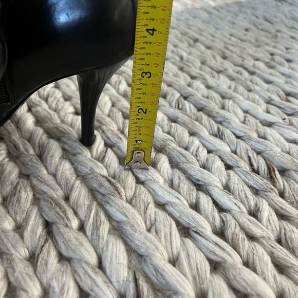 Nine West black leather booties size 7 - Picture 5 of 6